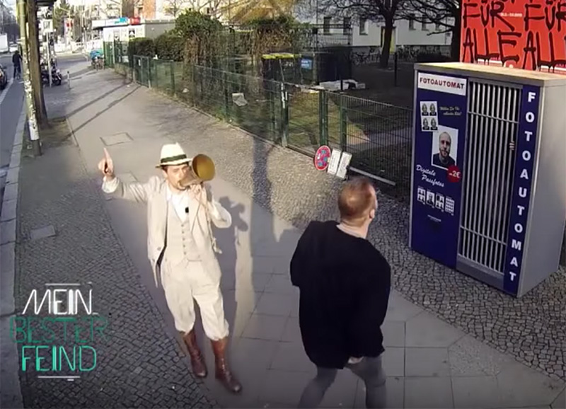 Beklebung eines Fotoautomats als Requisite für die TV-Sendung 
